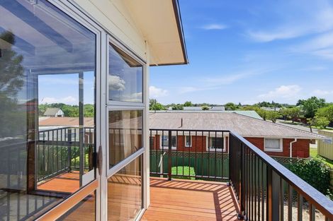 Photo of property in 15 Wychwood Crescent, Bishopdale, Christchurch, 8053