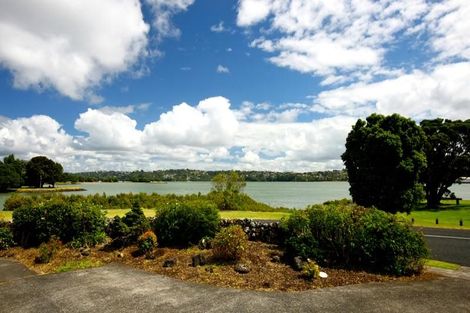Photo of property in 2/3 Kiwi Esplanade, Mangere Bridge, Auckland, 2022
