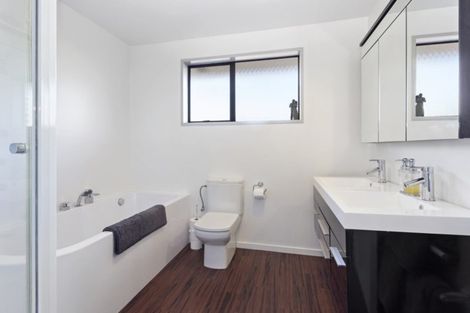 Photo of property in 30 Connemara Drive, Northwood, Christchurch, 8051