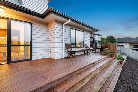 Photo of property in 121 Keri Vista Rise, Papakura, 2110
