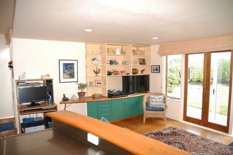 Photo of property in 152 Kelburn Parade, Kelburn, Wellington, 6012