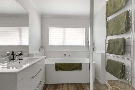 Photo of property in 29c Heta Road, Highlands Park, New Plymouth, 4312