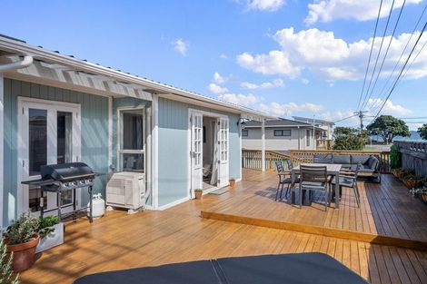 Photo of property in 114 Seaview Road, Paraparaumu Beach, Paraparaumu, 5032