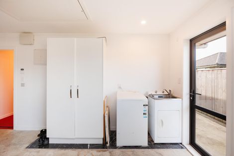 Photo of property in 5 Cyprus Place, Fitzherbert, Palmerston North, 4410