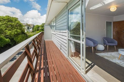 Photo of property in 10 Kahikatea Grove, Paparangi, Wellington, 6037