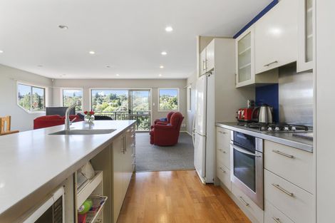Photo of property in 10c Earl Road, Titirangi, Auckland, 0604