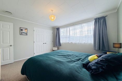 Photo of property in 8 Kaitawa Crescent, Paraparaumu, 5032