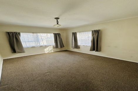 Photo of property in 4 Kaponga Crescent, New Lynn, Auckland, 0600