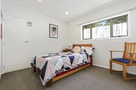 Photo of property in 10c Earl Road, Titirangi, Auckland, 0604
