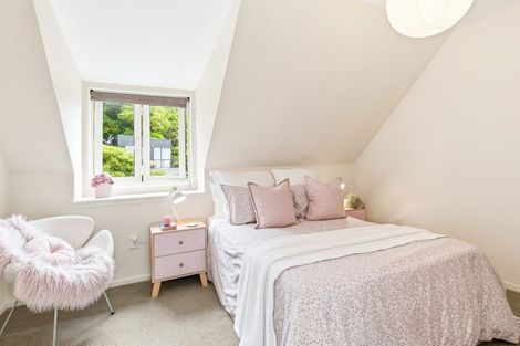 Photo of property in 2/39 Onslow Road, Khandallah, Wellington, 6035
