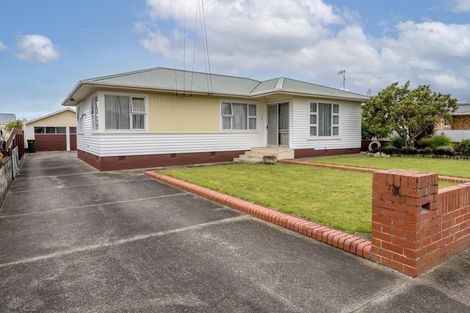 Photo of property in 17 Meadowvale Drive, Levin, 5510