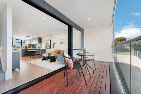 Photo of property in 2/18 Sylvan Crescent, Te Atatu South, Auckland, 0610