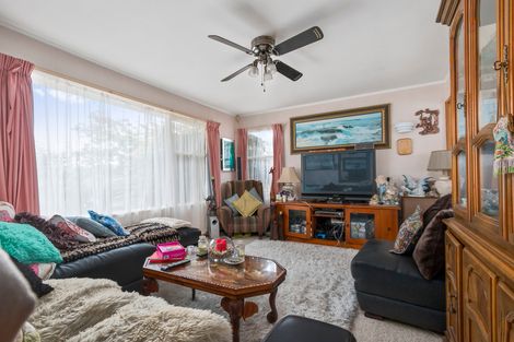 Photo of property in 10 Kaumatua Place, Te Atatu Peninsula, Auckland, 0610