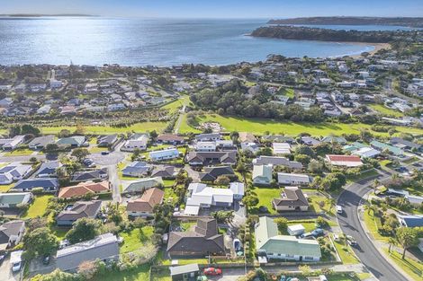 Photo of property in 9 Jean Place, Stanmore Bay, Whangaparaoa, 0932