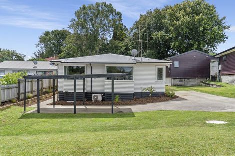 Photo of property in 12e Woodhouse Place, West Harbour, Auckland, 0618