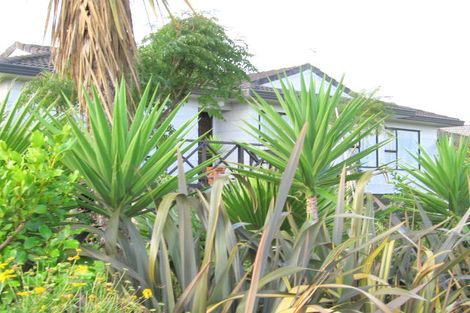 Photo of property in 1/1 Sandgate Avenue, Botany Downs, Auckland, 2010