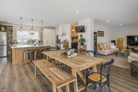 Photo of property in 5 Lady Jocelyn Place, Whitianga, 3510