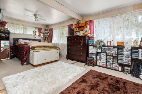 Photo of property in 10 Kaumatua Place, Te Atatu Peninsula, Auckland, 0610