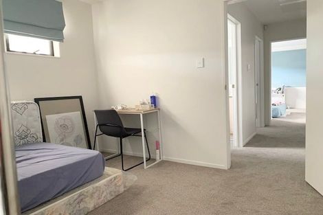 Photo of property in 32 Morihana Close, Glen Eden, 0602