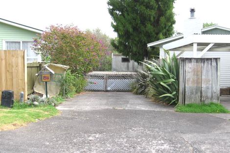Photo of property in 8 Gregg Place, Sunnyvale, Auckland, 0612