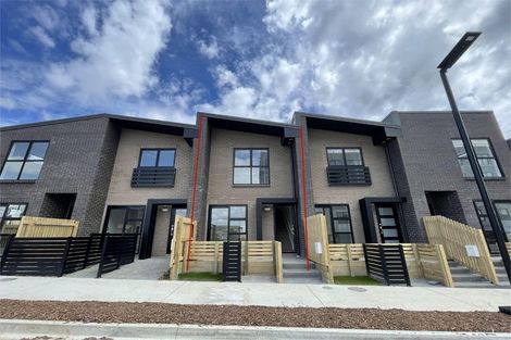 Photo of property in 8 Rauemi Way, Te Atatu South, Auckland, 0610