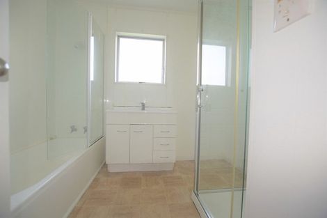 Photo of property in 46 Hindmarsh Street, Henderson, Auckland, 0612