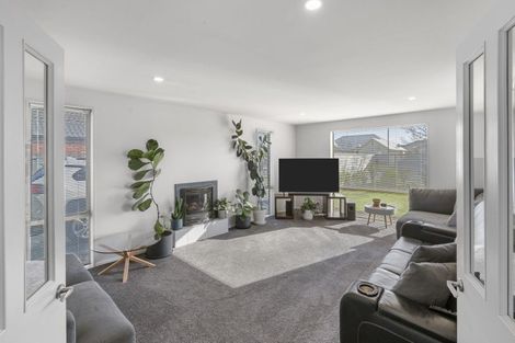 Photo of property in 24 Rochester Crescent, Rolleston, 7614