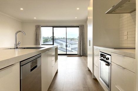 Photo of property in 66 Manutewhau Road, Massey, Auckland, 0614