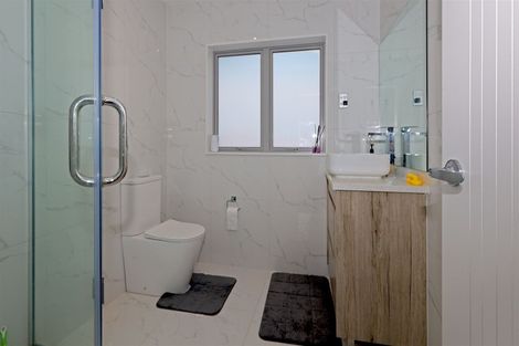 Photo of property in 43c Border Road, Henderson, Auckland, 0612