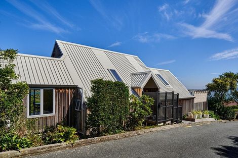 Photo of property in 1 Roys Road, Plimmerton, Porirua, 5026