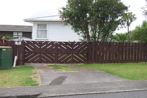 Photo of property in 35 Castleford Street, Green Bay, Auckland, 0604