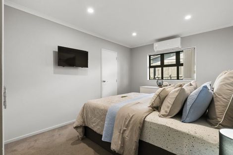 Photo of property in 15a Seaward Place, Wattle Downs, Auckland, 2103