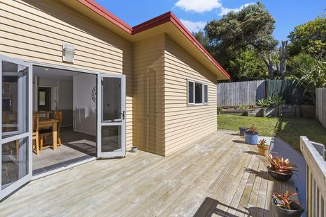 Photo of property in 10c Earl Road, Titirangi, Auckland, 0604