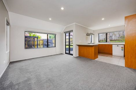 Photo of property in 31d Chieftain Rise, Goodwood Heights, Auckland, 2105