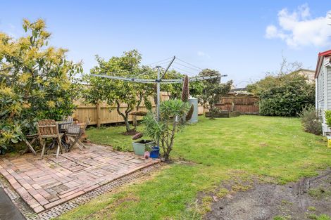 Photo of property in 10 Kaumatua Place, Te Atatu Peninsula, Auckland, 0610