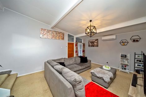 Photo of property in 5 Ngaio Place, Hawera, 4610