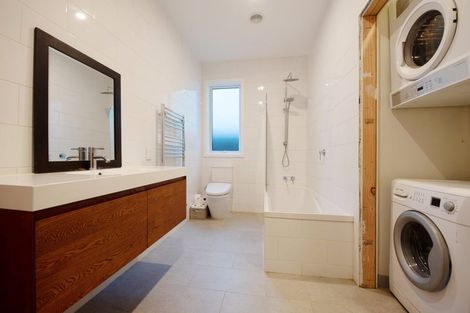 Photo of property in 141 Breaker Bay Road, Breaker Bay, Wellington, 6022