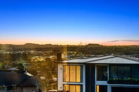 Photo of property in 13 Maureen Close, East Tamaki Heights, Auckland, 2016