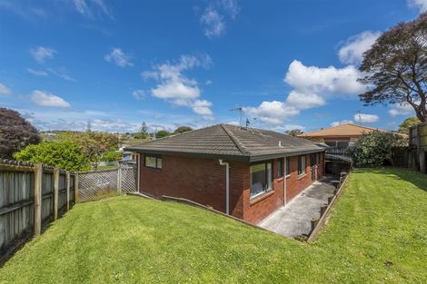 Photo of property in 30 Ginders Drive, Massey, Auckland, 0614