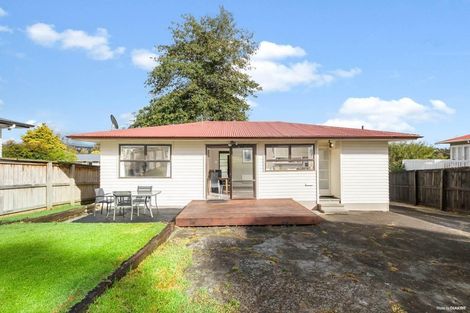 Photo of property in 6 Coburg Street, Henderson, Auckland, 0612