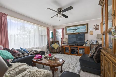 Photo of property in 10 Kaumatua Place, Te Atatu Peninsula, Auckland, 0610