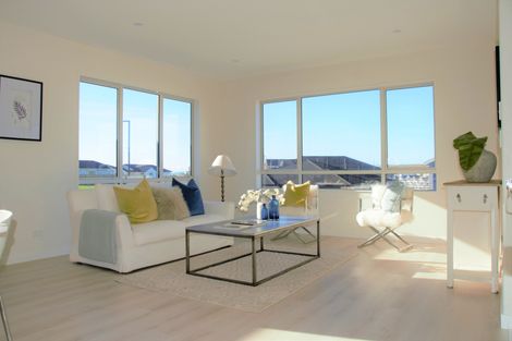 Photo of property in 98 Godfrey Drive, Orewa, 0931