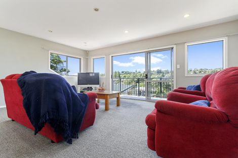 Photo of property in 10c Earl Road, Titirangi, Auckland, 0604
