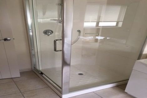 Photo of property in 98 Guildford Drive, Paraparaumu Beach, Paraparaumu, 5032