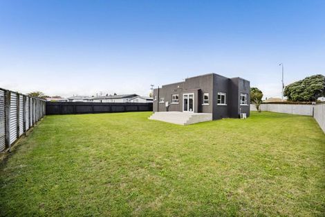 Photo of property in 320 South Road, Hawera, 4610