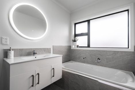 Photo of property in 24 Rose Leigh Drive, Cambridge, 3434