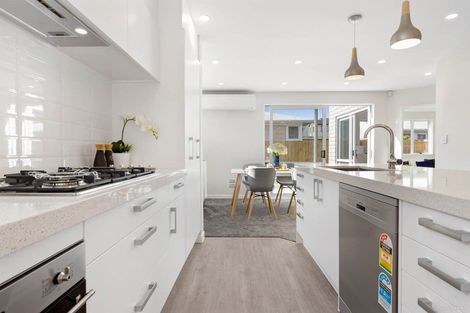 Photo of property in 4 Crieff Place, Te Atatu Peninsula, Auckland, 0610