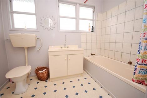 Photo of property in 25 Ingle Avenue, Waipahihi, Taupo, 3330