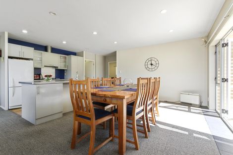 Photo of property in 10c Earl Road, Titirangi, Auckland, 0604