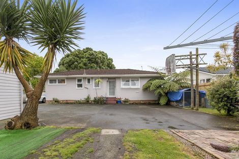 Photo of property in 10 Kaumatua Place, Te Atatu Peninsula, Auckland, 0610